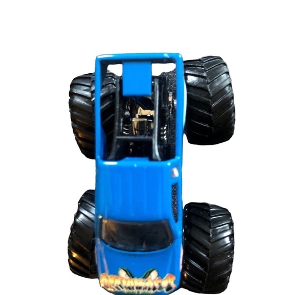 Lot of 4 Hot Wheels Monster Jam Trucks T-Maxx Grave Digger Scarlet Bandit + 1 - Picture 5 of 15